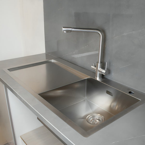 Franke PPX 211-TL 1 Bowl Kitchen Sink with Overflow & Waste Kit – Top Mount Design – Modern aesthetics meet superior practicality in this versatile and easy-to-install kitchen sink.