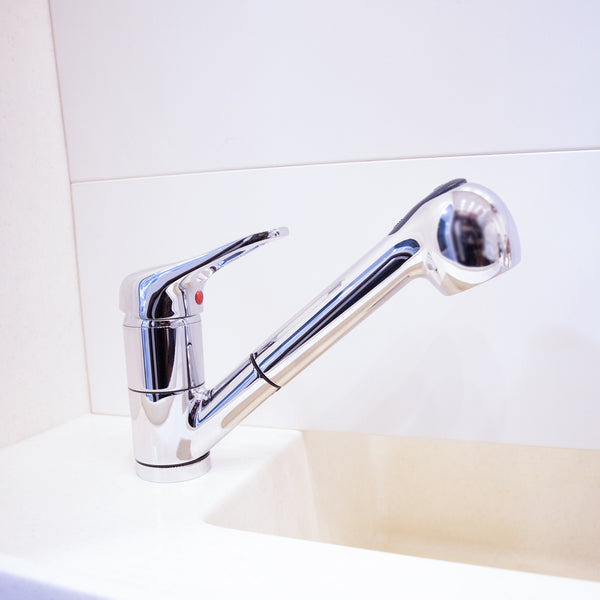 odern Franke RMD891 (610) single lever pull-out faucet featuring a ceramic disc cartridge for smooth water control and durability.