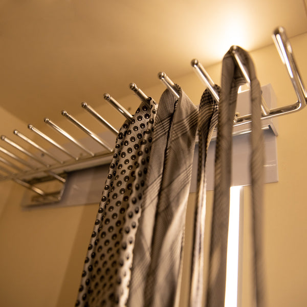 Pull-out tie rack